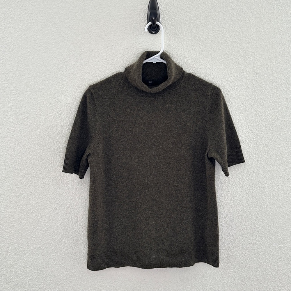 COS Short Sleeve Turtleneck Sweater in Olive Green Sz S
